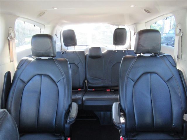2017 Chrysler Pacifica Touring L photo 23