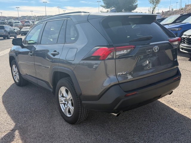 2021 Toyota RAV4 XLE photo 3