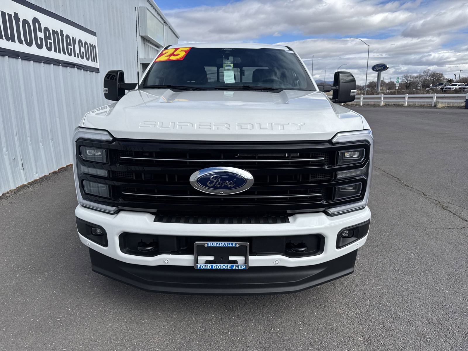 2025 Ford F-250 Platinum photo 2