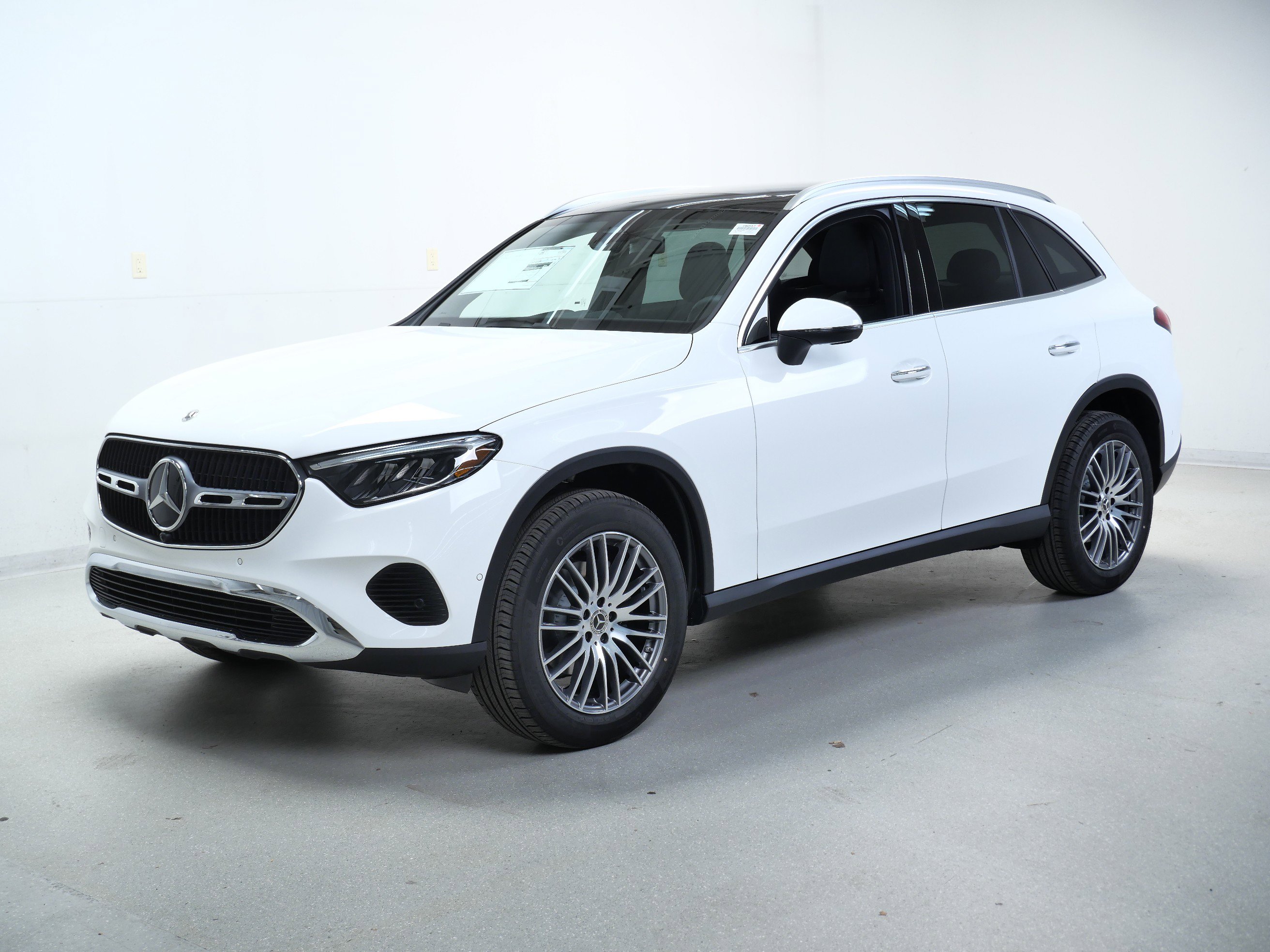 2026 Mercedes Benz GLC 300 4MATIC photo 3