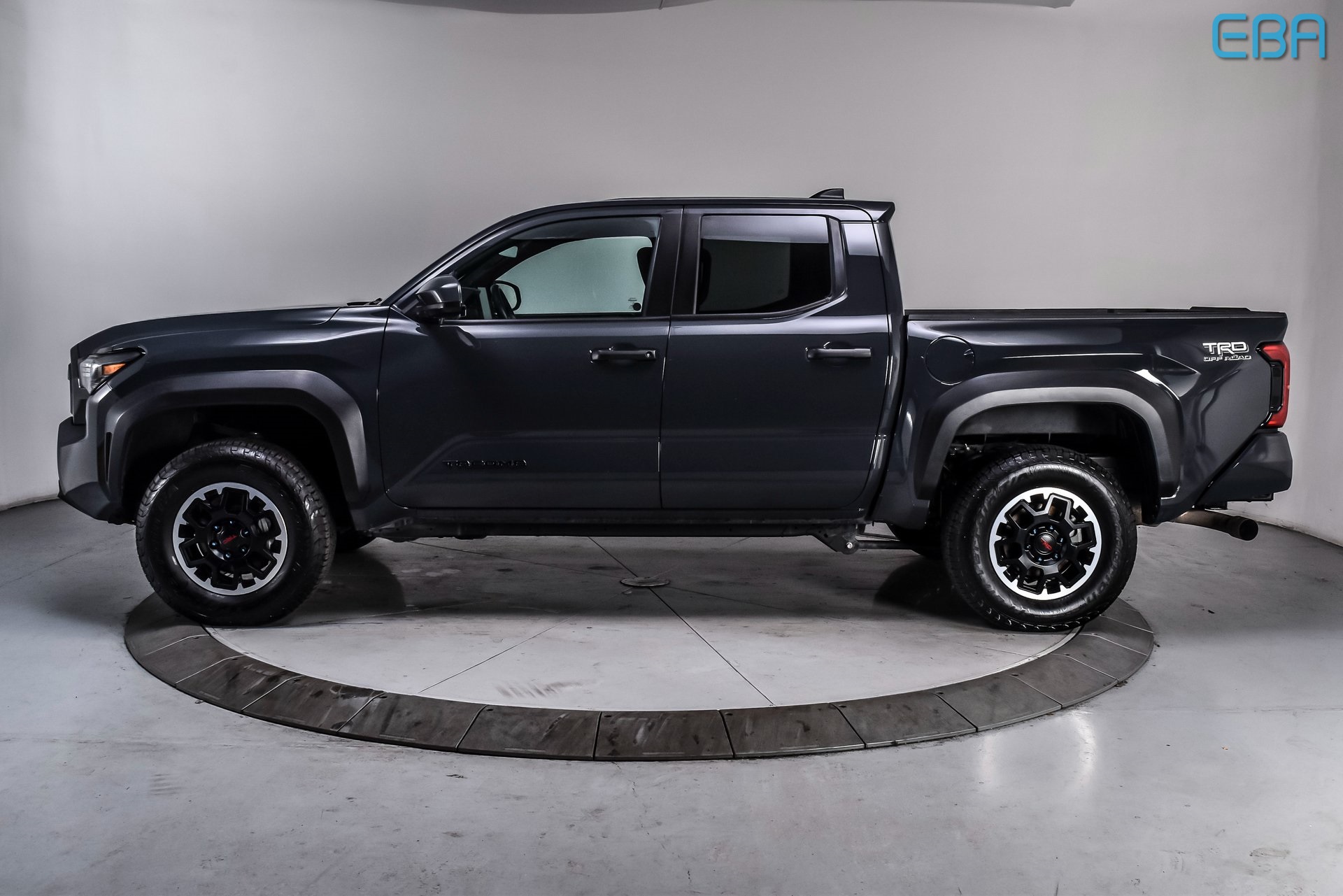 2024 Toyota Tacoma TRD Off-Road photo 3