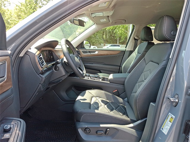 2025 Volkswagen Atlas SE Technology photo 11