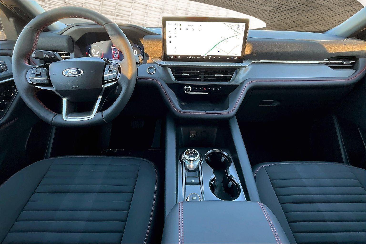 2026 Ford Explorer ST-Line photo 4