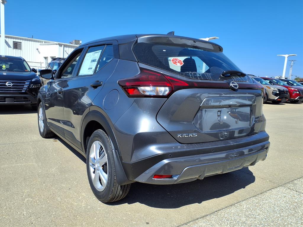 2025 Nissan Kicks Play S photo 2