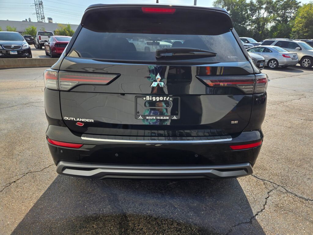 2025 Mitsubishi Outlander SE photo 12