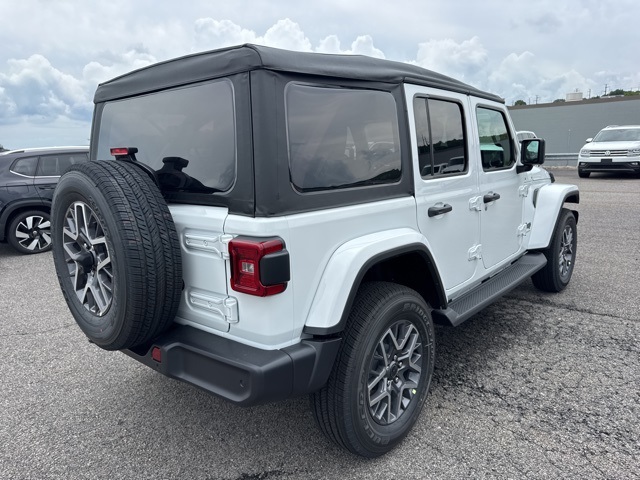 2025 Jeep Wrangler Sahara photo 3
