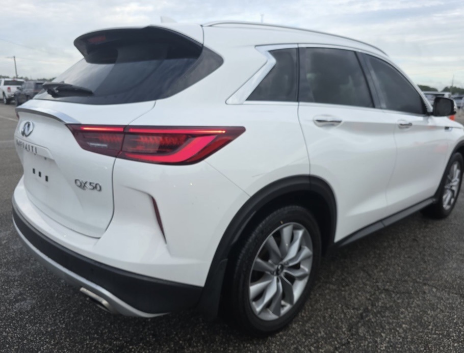 2022 Infiniti QX50 Luxe photo 3