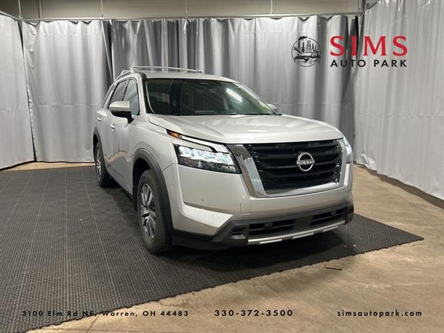 2024 Nissan Pathfinder SL's photo