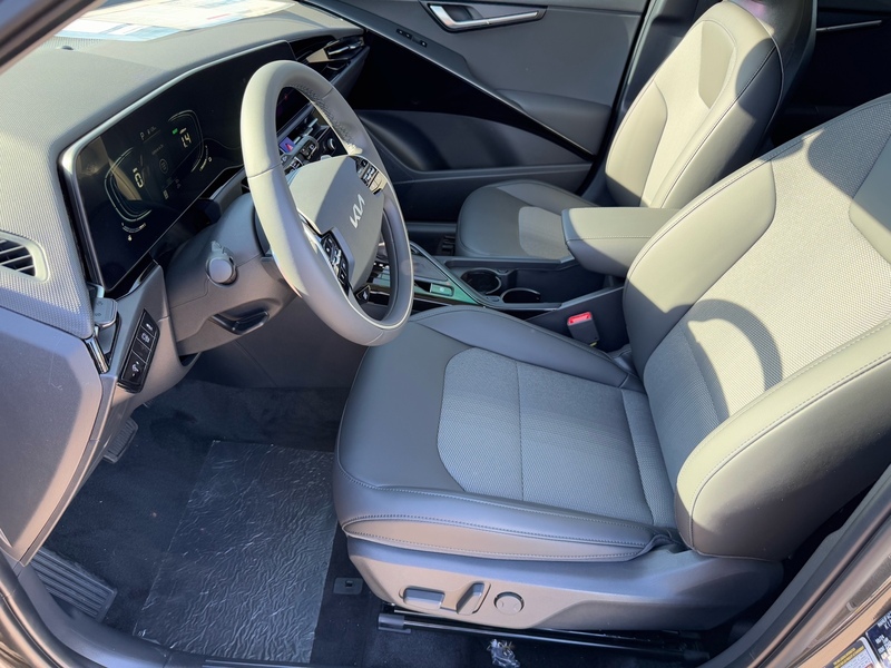 2025 Kia Niro EX photo 4