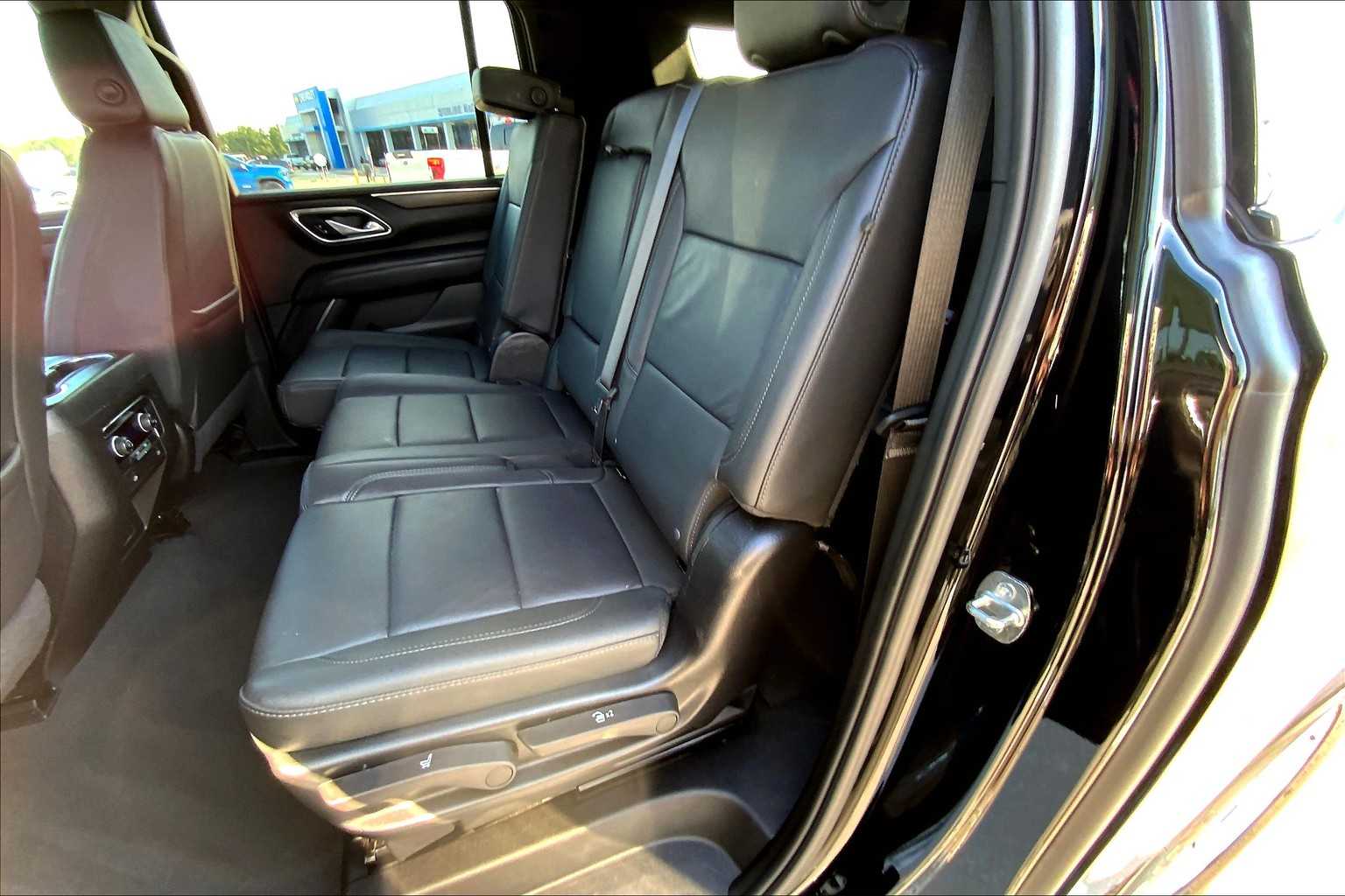 2024 Chevrolet Suburban LT photo 18