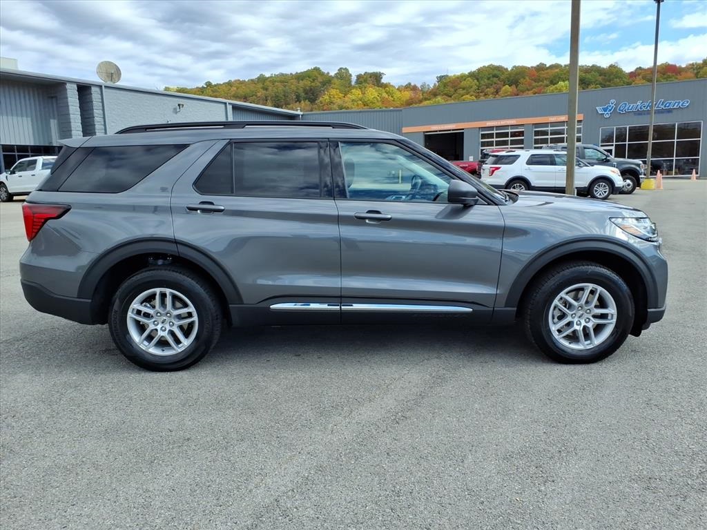 2025 Ford Explorer photo 4