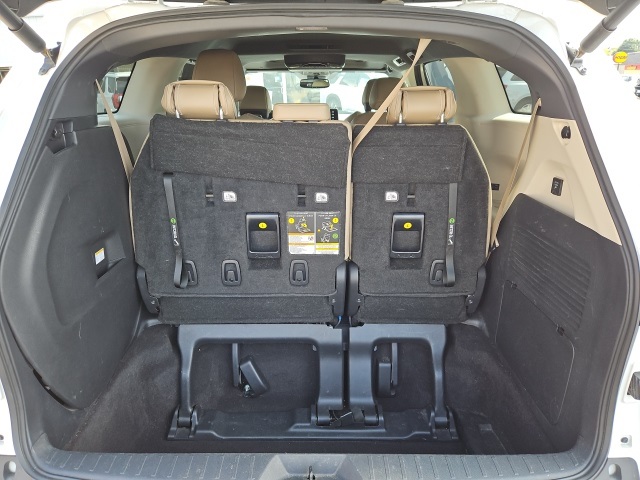 2023 Toyota Sienna XLE photo 10