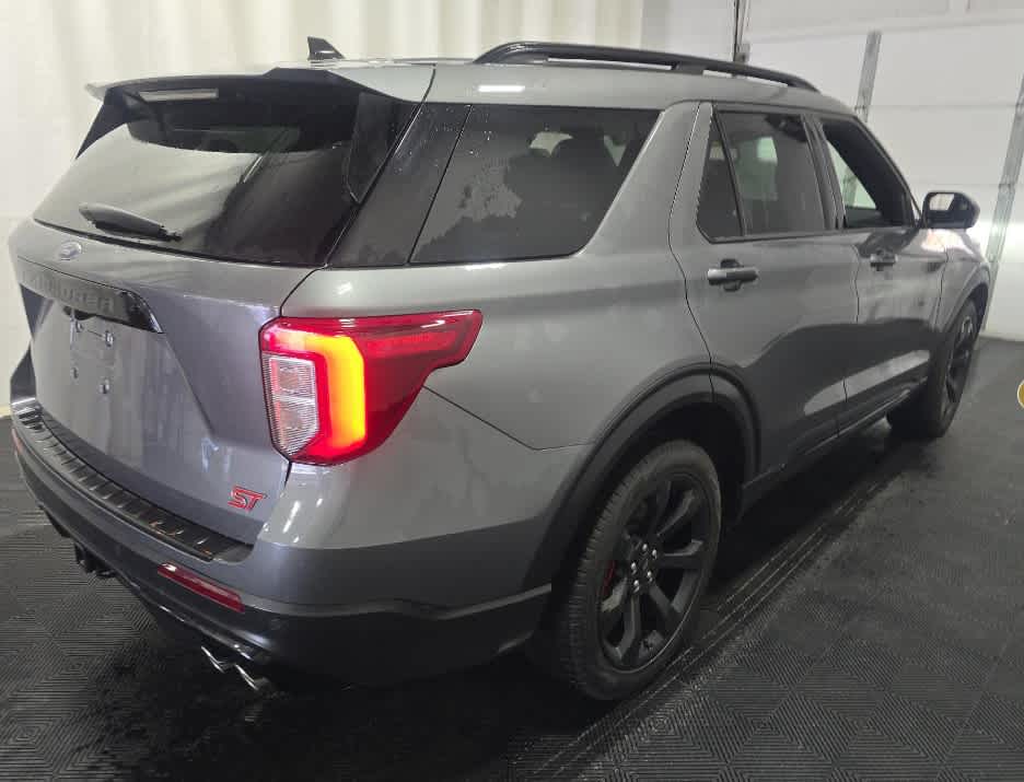 2023 Ford Explorer ST photo 2