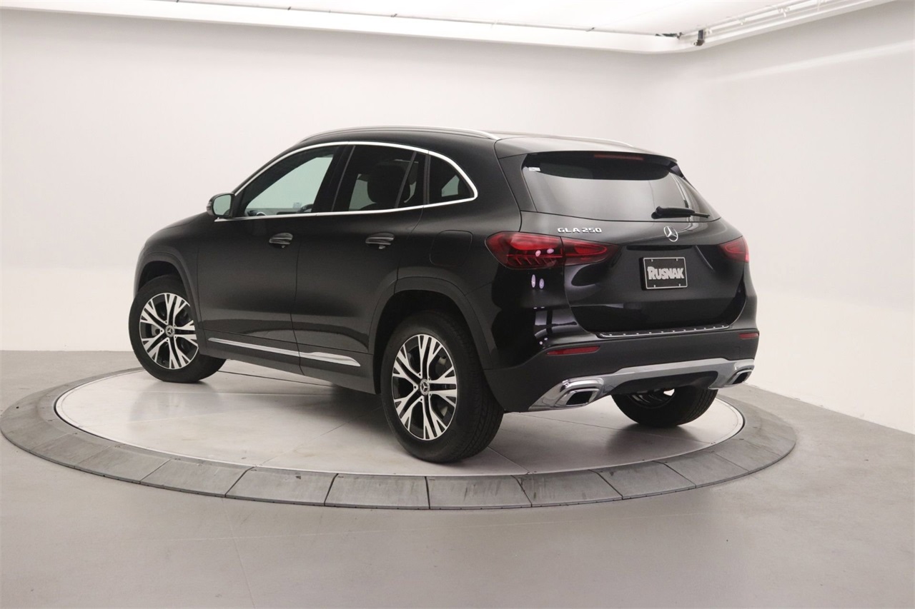 2026 Mercedes Benz GLA 250 photo 2