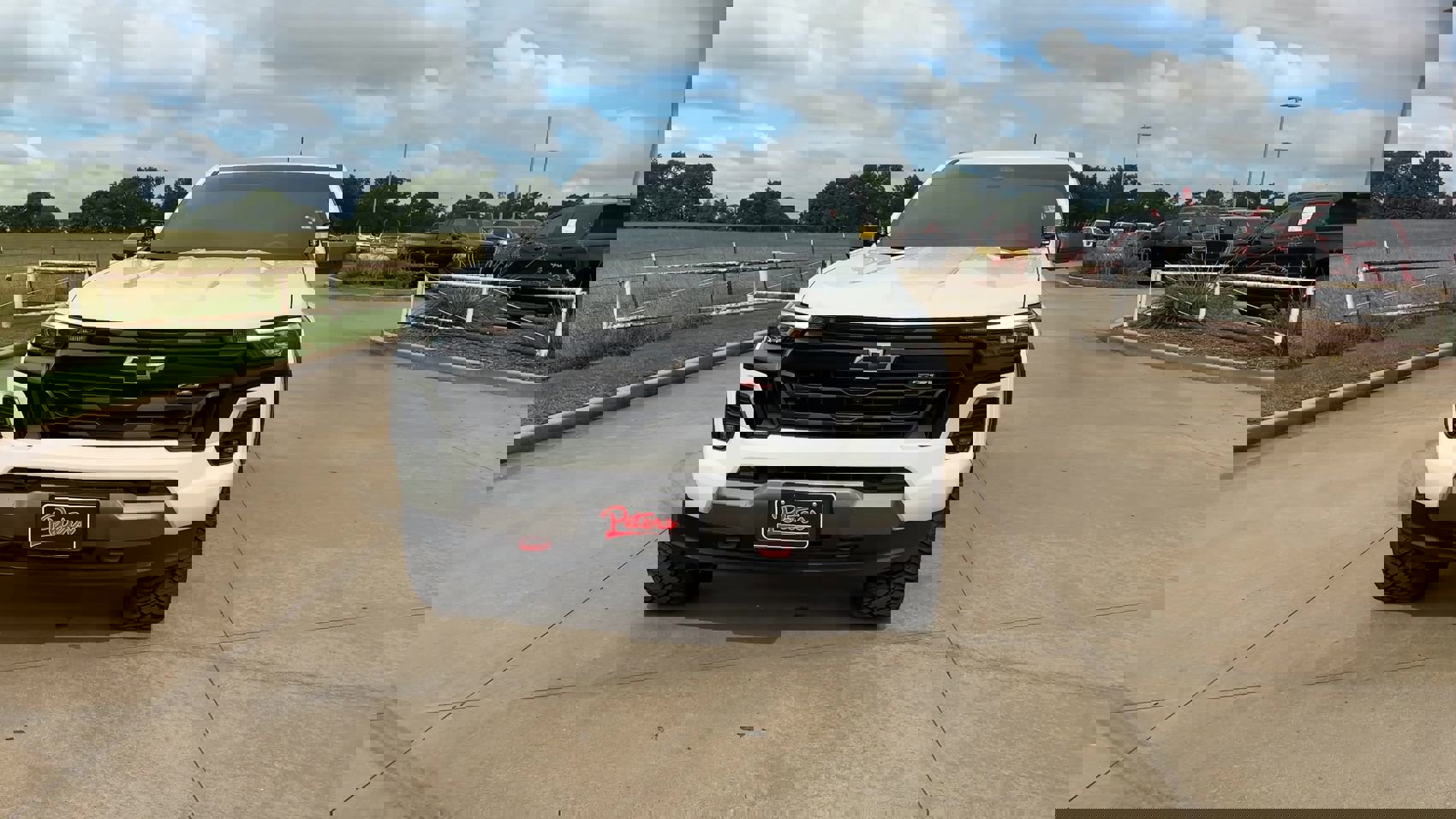 2025 Chevrolet Colorado Z71 photo 3