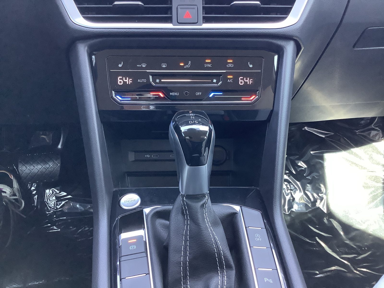 2025 Volkswagen Taos SE photo 14