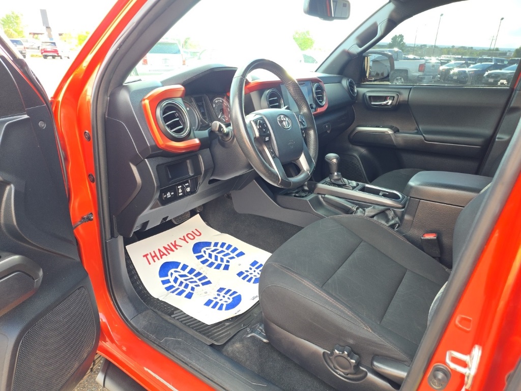2017 Toyota Tacoma TRD Off-Road photo 10