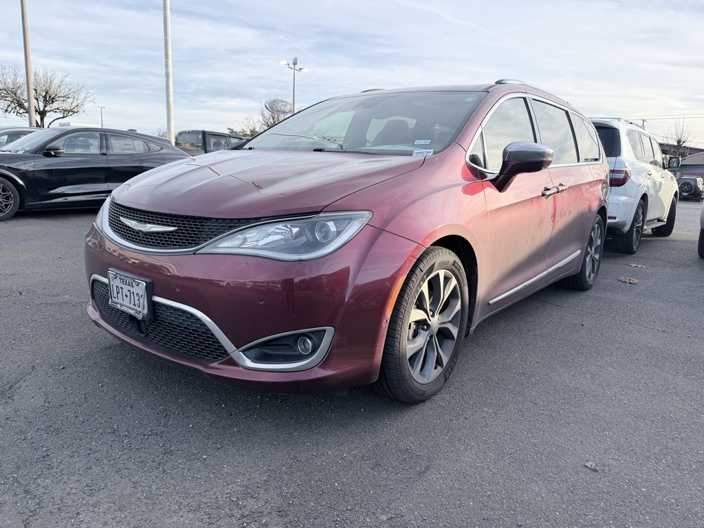 2017 Chrysler Pacifica Limited's photo