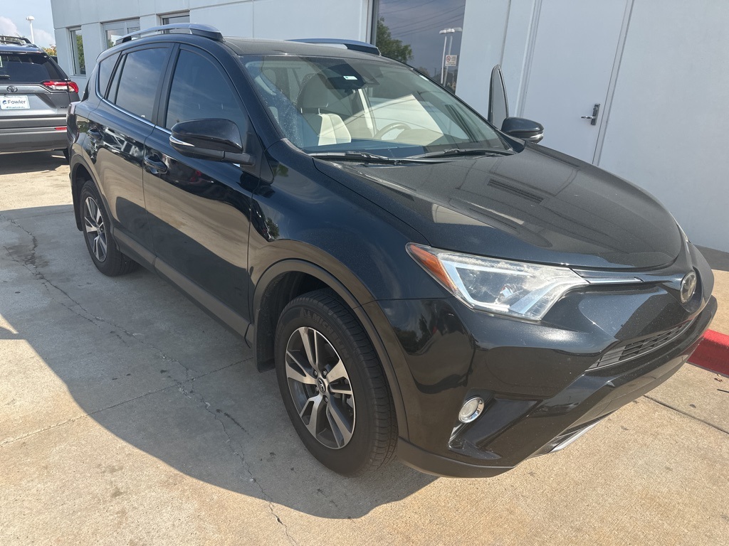 2018 Toyota RAV4 Adventure XLE photo 4