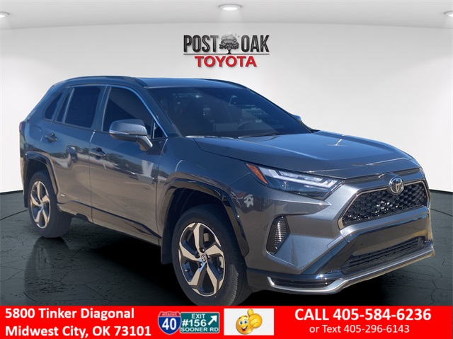 2025 Toyota RAV4 SE's photo