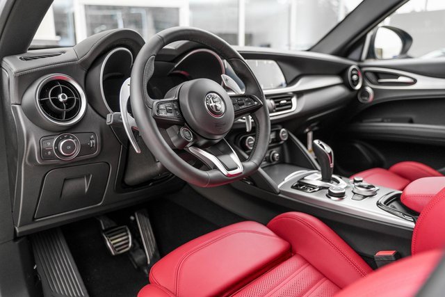 2025 Alfa Romeo Stelvio Sprint Base photo 14