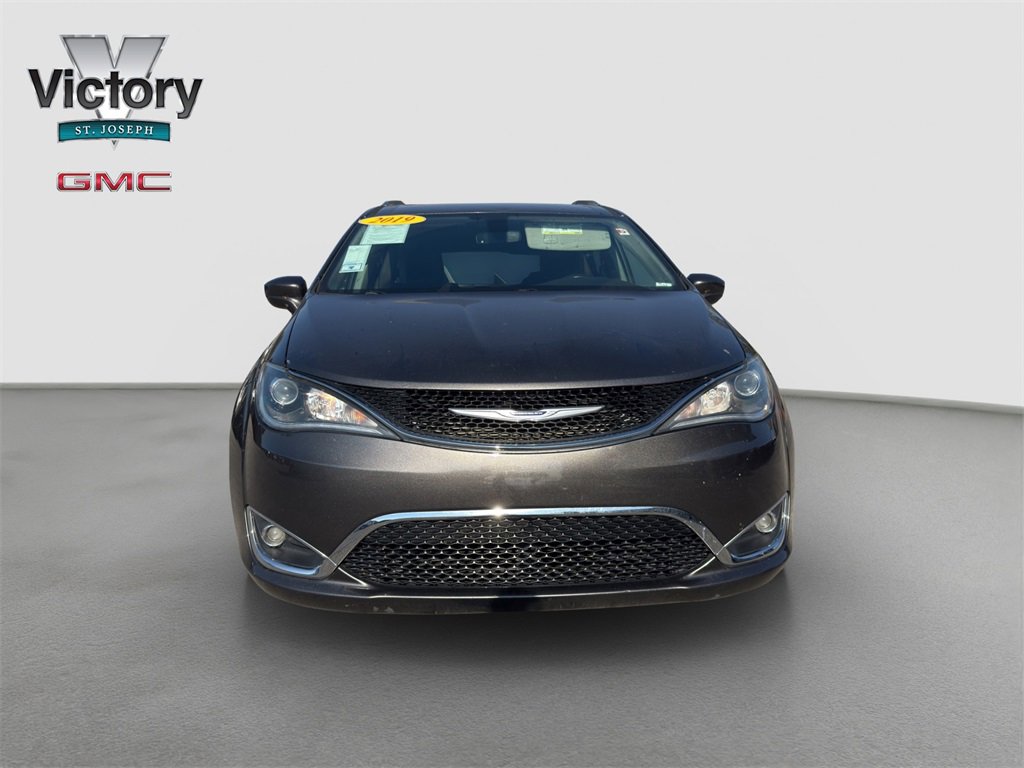 2019 Chrysler Pacifica Touring L photo 3