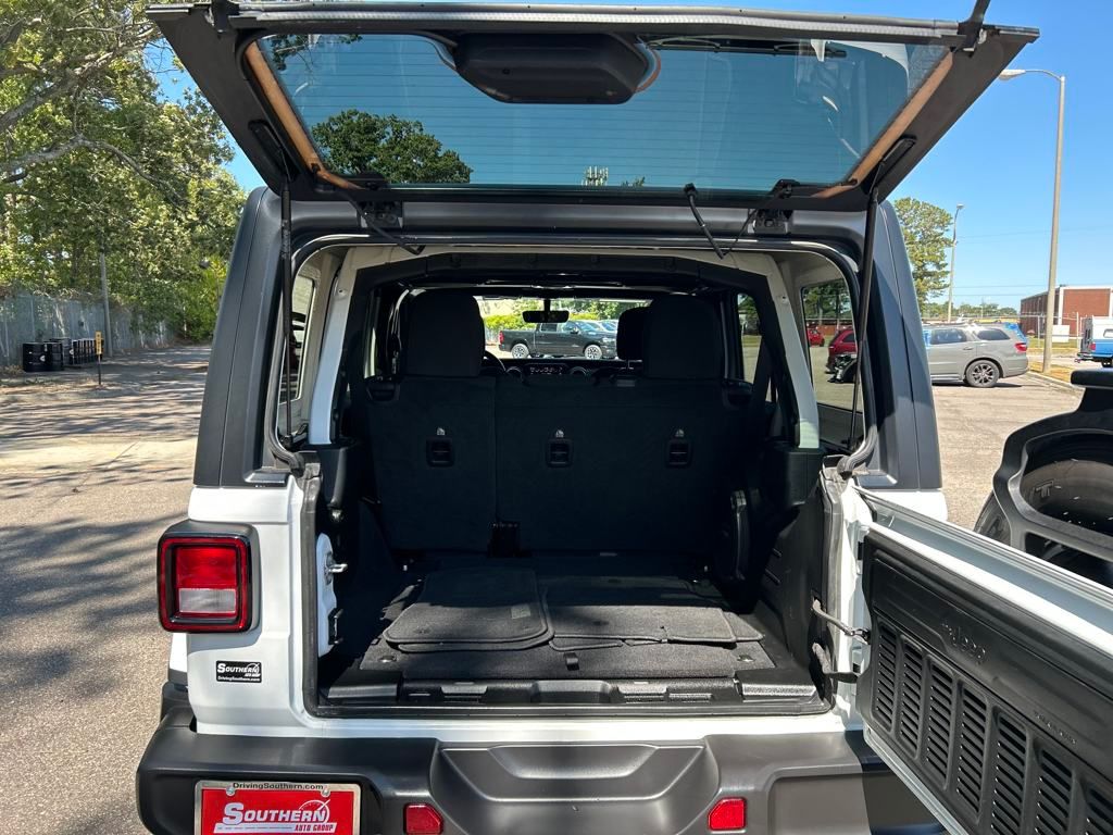 2021 Jeep Wrangler Unlimited Sahara photo 22