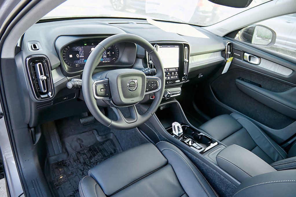 2026 VOLVO XC40 - Image 11