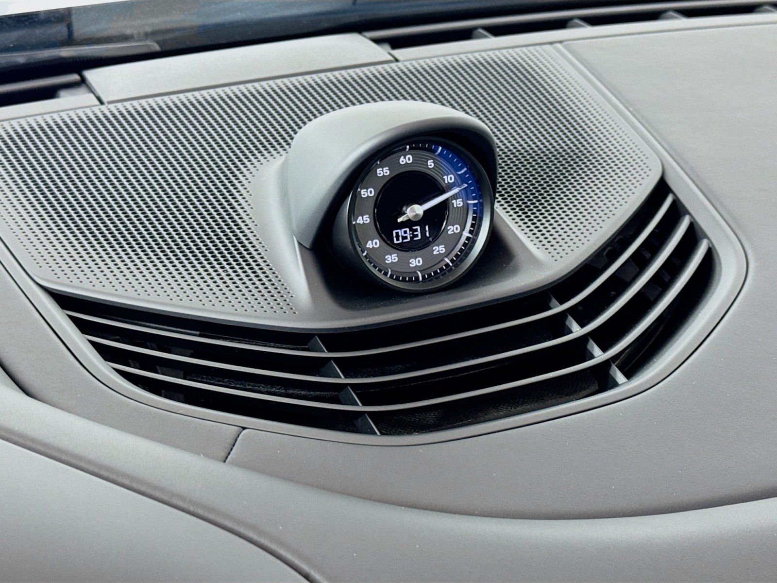 2025 Porsche Taycan 4S photo 27