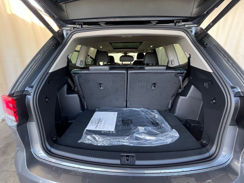 2025 Volkswagen Atlas SE Technology photo 28