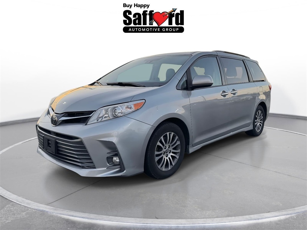 2020 Toyota Sienna XLE's photo