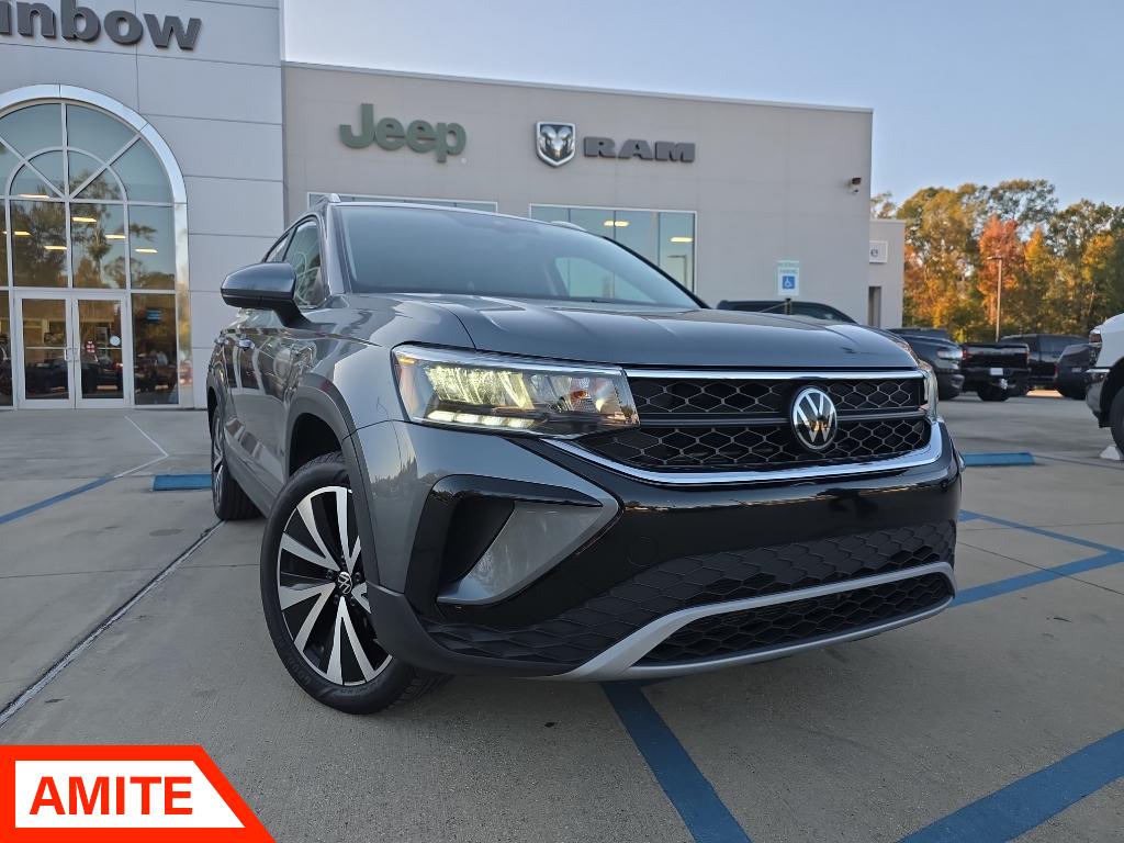 2024 Volkswagen Taos SE's photo