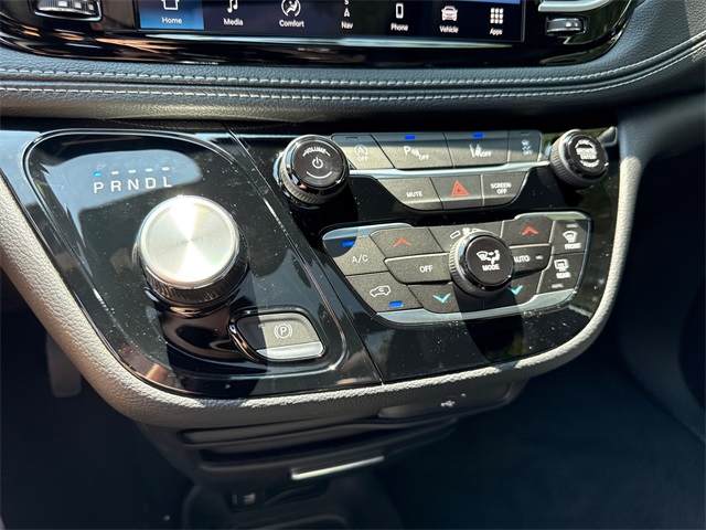 2026 Chrysler Pacifica photo 20