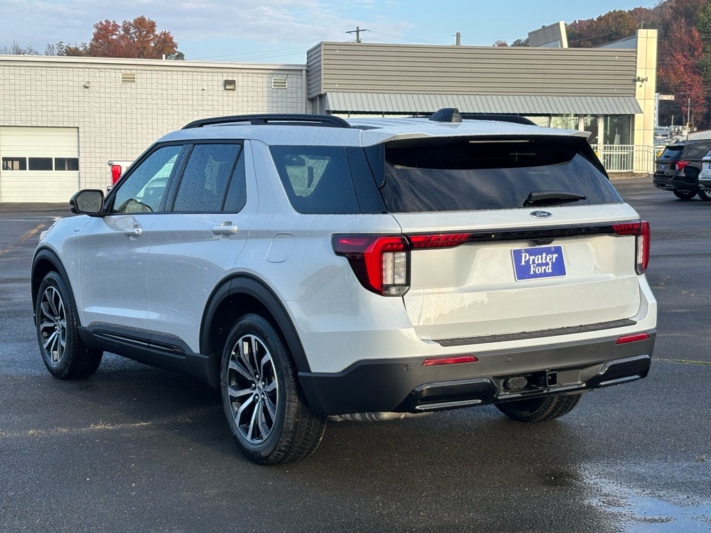 2026 Ford Explorer ST-Line photo 2