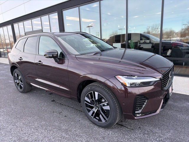 2026 Volvo XC60 Plus's photo