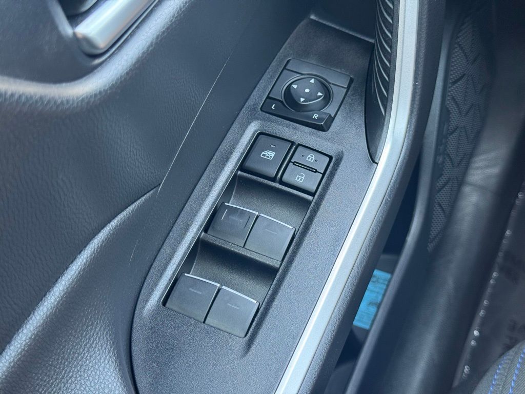 2024 Toyota RAV4 Hybrid SE photo 23