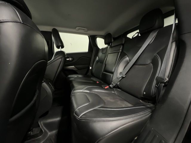 2019 Jeep Cherokee Latitude photo 19