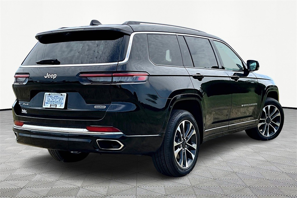 2021 Jeep Grand Cherokee Overland photo 2