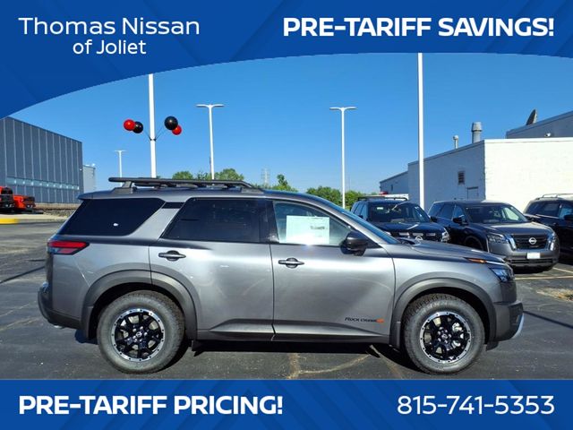 2025 Nissan Pathfinder Rock Creek photo 2