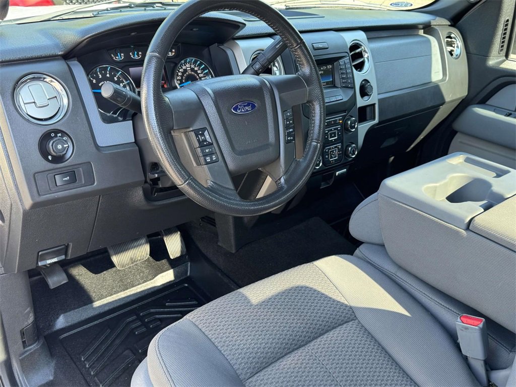 2013 Ford F-150 XLT photo 2