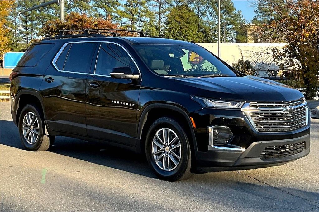 2023 Chevrolet Traverse 1LT photo 2