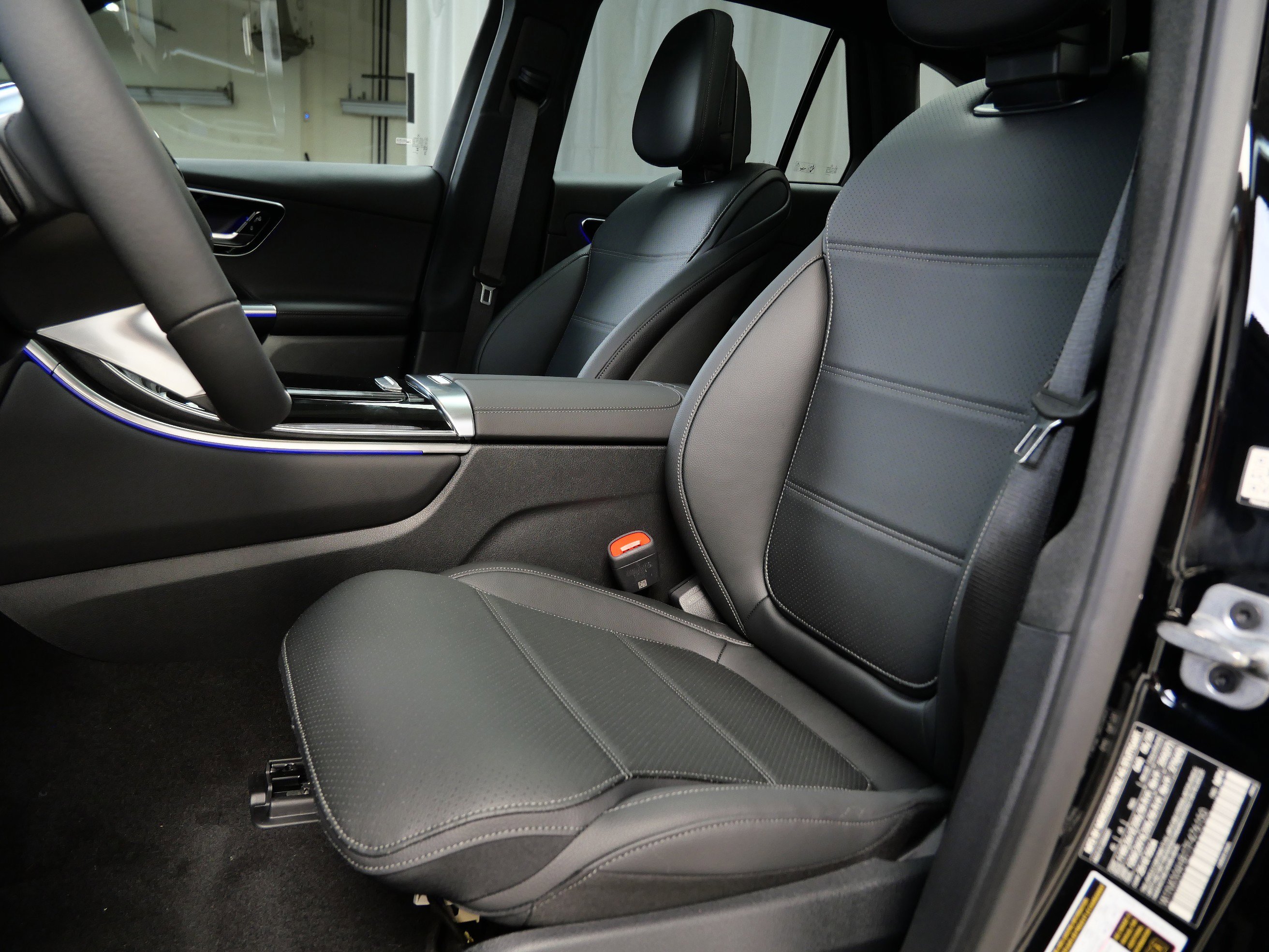 2026 Mercedes Benz GLC 300 4MATIC photo 2