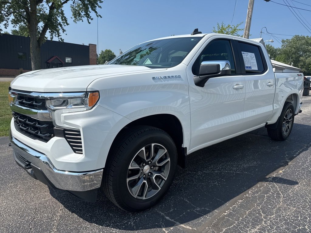 2023 Chevrolet Silverado 1500 LT photo 3