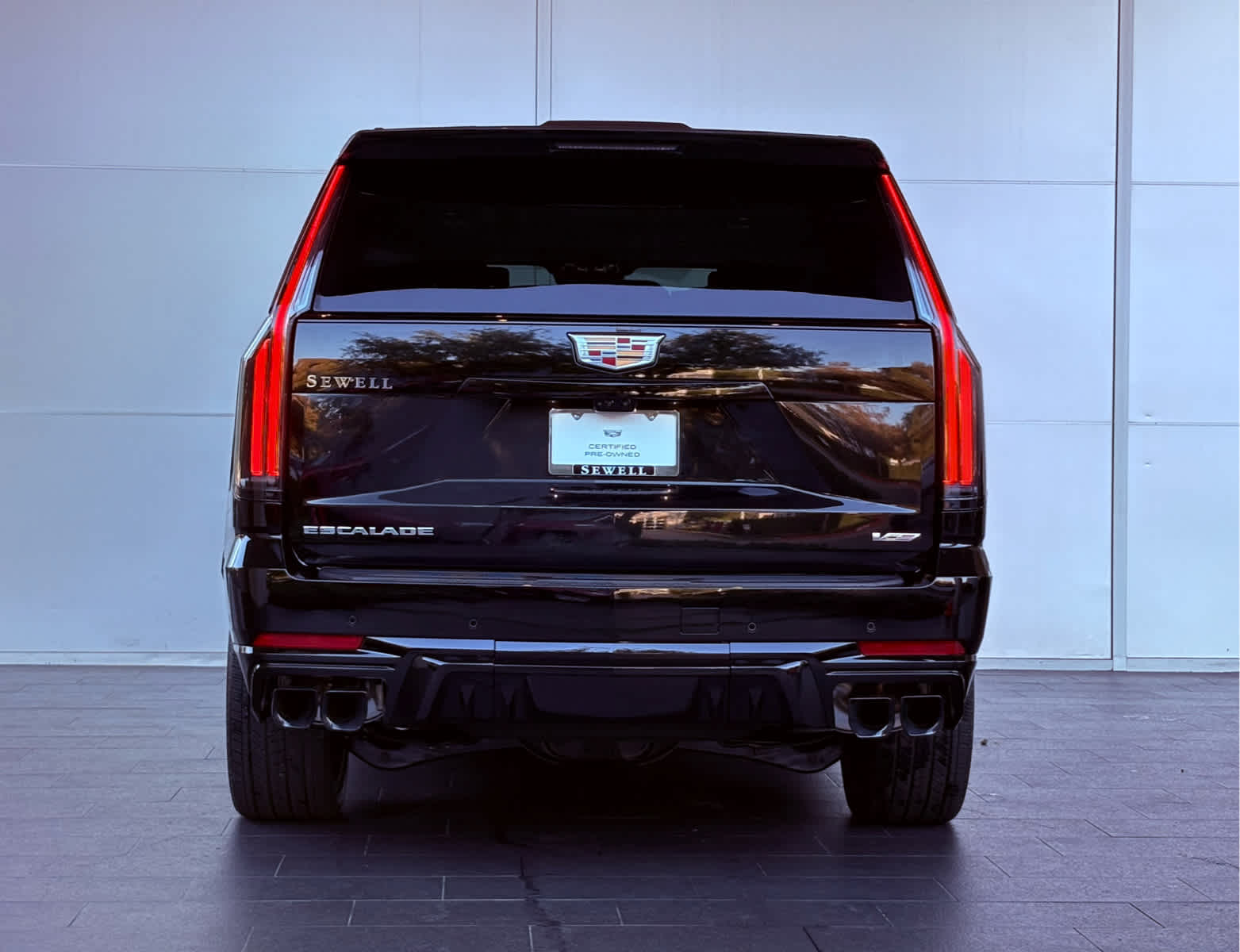 2025 Cadillac Escalade V-Series photo 3