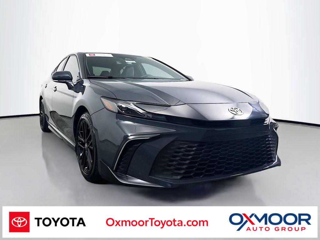 2025 Toyota Camry SE's photo