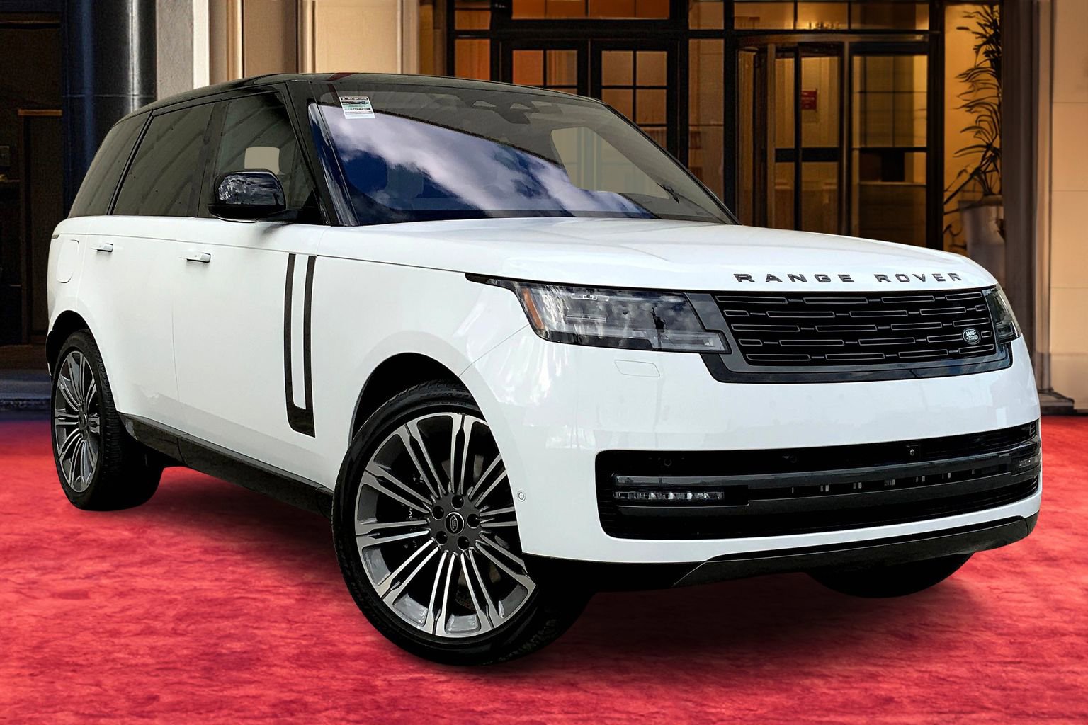 2023 Land Rover Range Rover SE photo 2