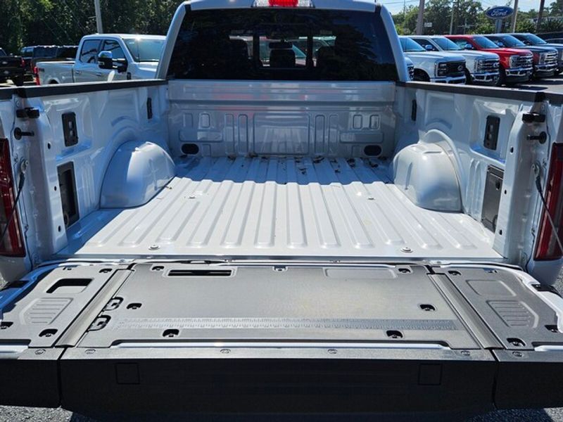 2025 Ford F-150 Lariat photo 10