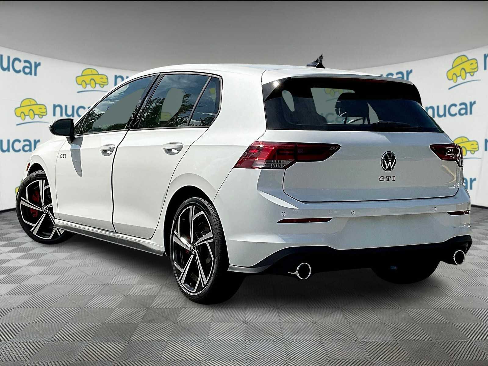 2025 Volkswagen Golf GTI SE photo 4