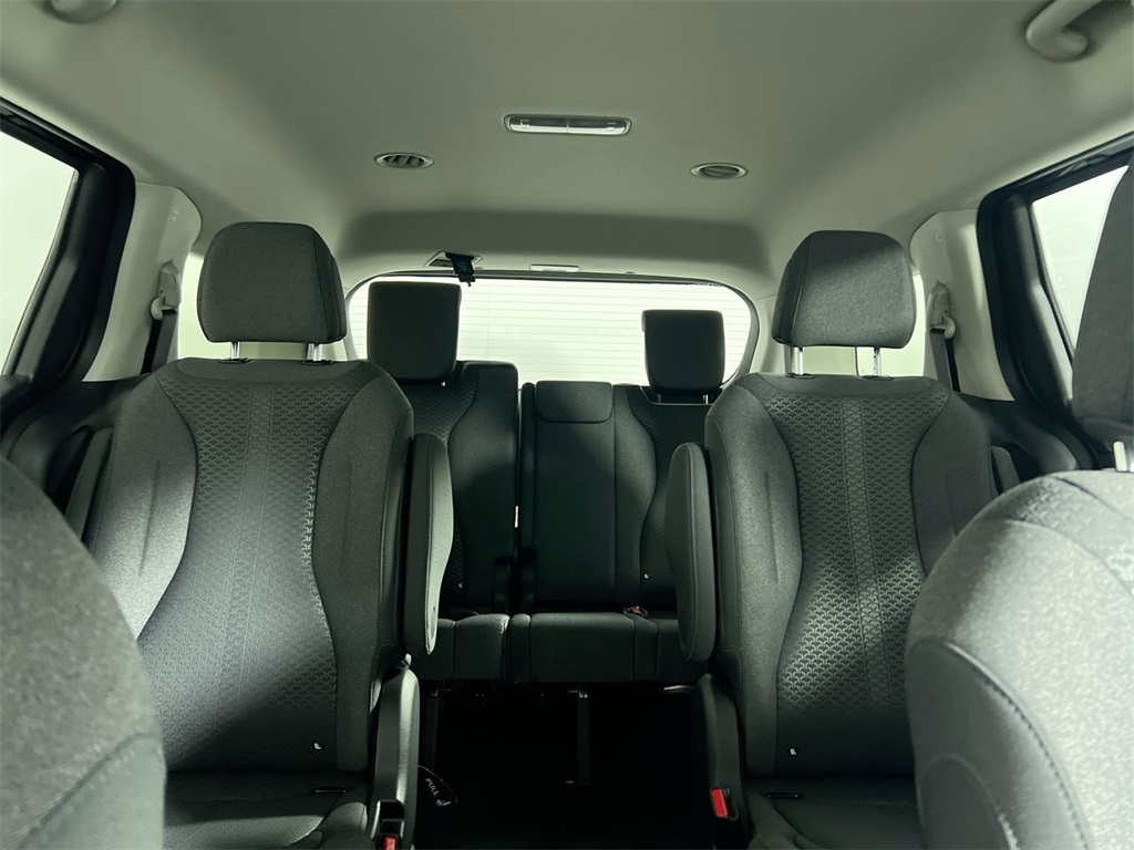 2026 Kia Carnival LX photo 32