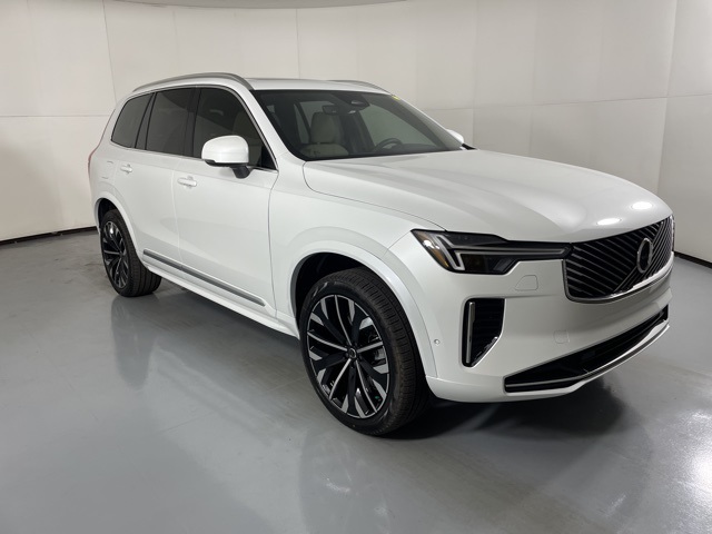 2026 Volvo XC90 B5 AWD Plus photo 2